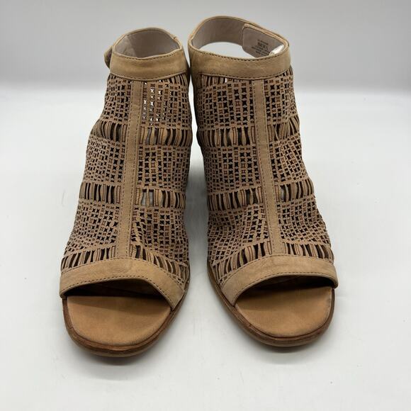 VINCE CAMUTO Women's 8M Keannie Tipsy Taupe Soft Tumbled Nubuck Strappy Sandals - Picture 3 of 9